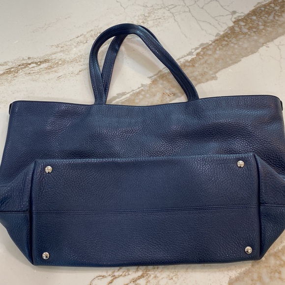 Salvatore Ferragamo expandable pebble leather tote bag - Picture 4 of 11